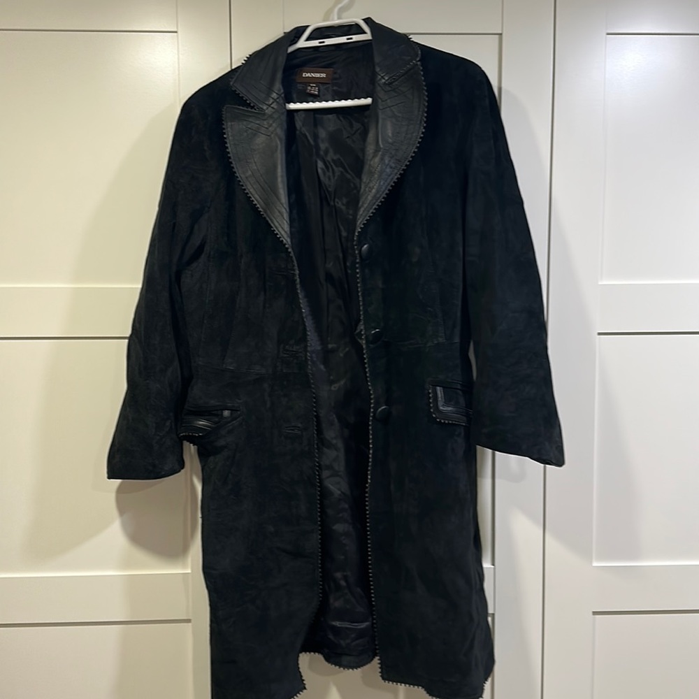 Danier Trench Coat perfect condition medium
